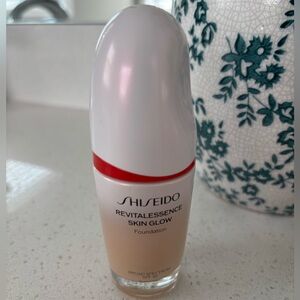 Shiseido Revitalessence Skin Glow Foundation SPF 30-240 Quartz